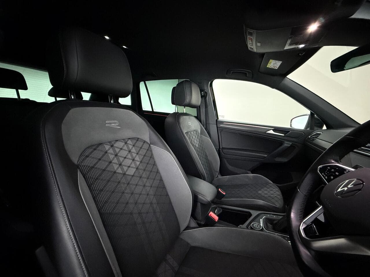 Volkswagen Tiguan thumbnail Seat Driver