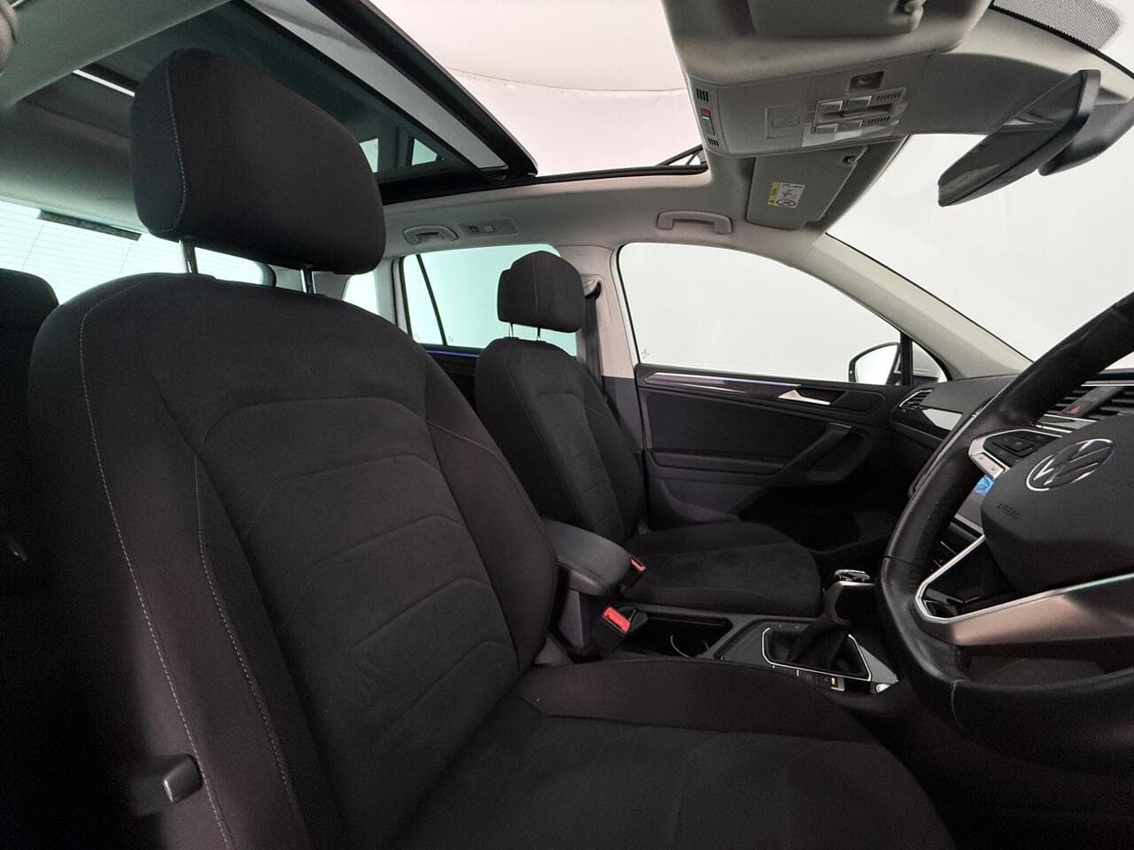 Volkswagen Tiguan thumbnail Seat Driver