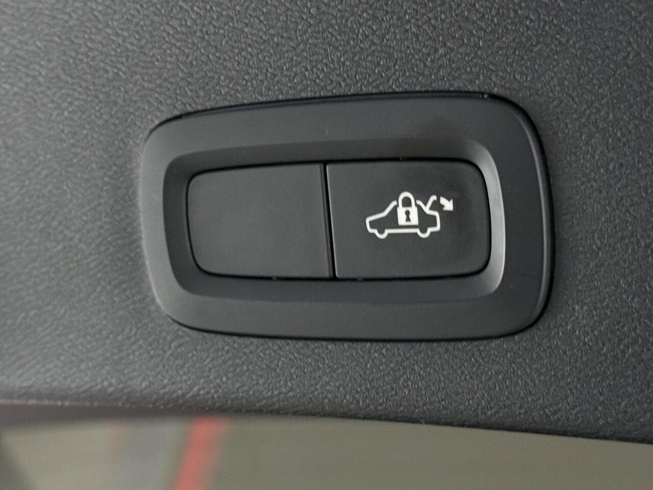 Volvo XC40 thumbnail Misc Controls
