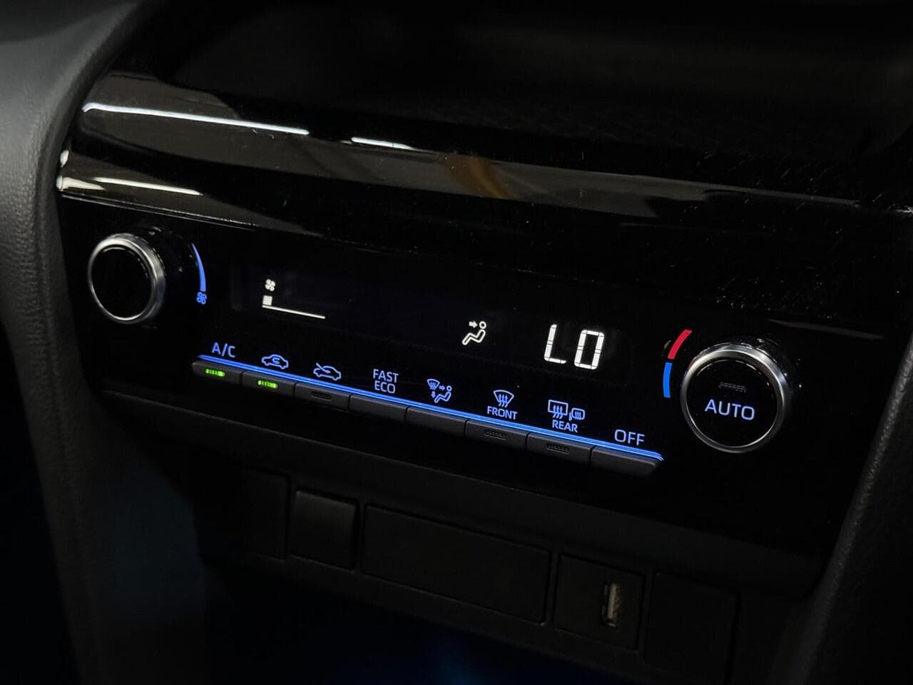 Toyota Yaris Cross thumbnail Misc Controls