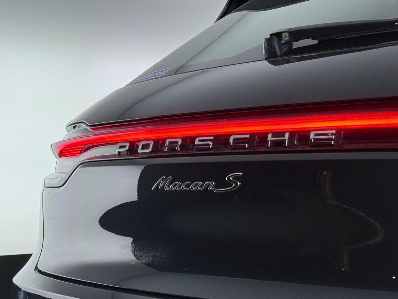 Porsche Macan thumbnail Badge Exterior