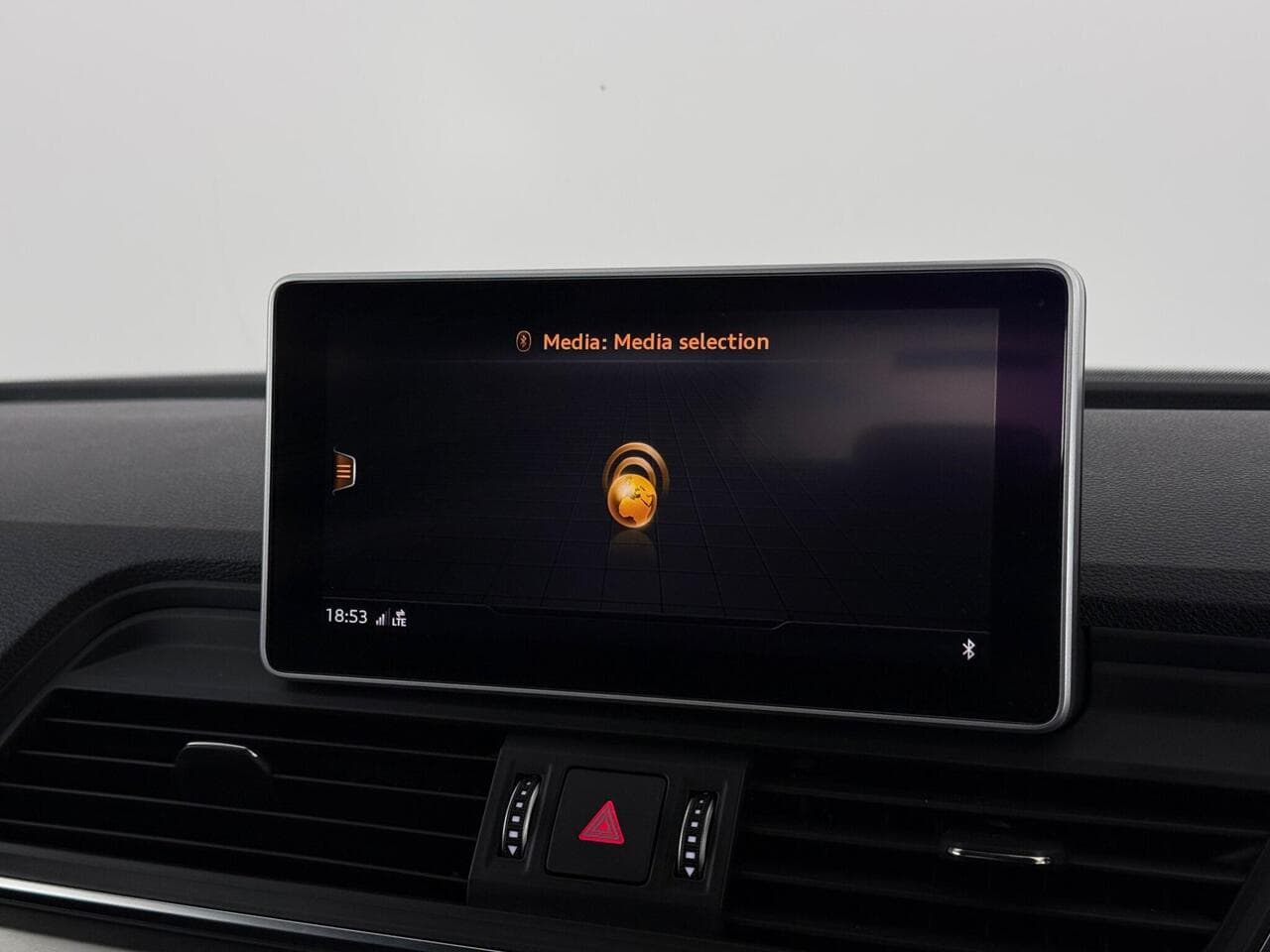 Audi Q5 thumbnail Infotainment System