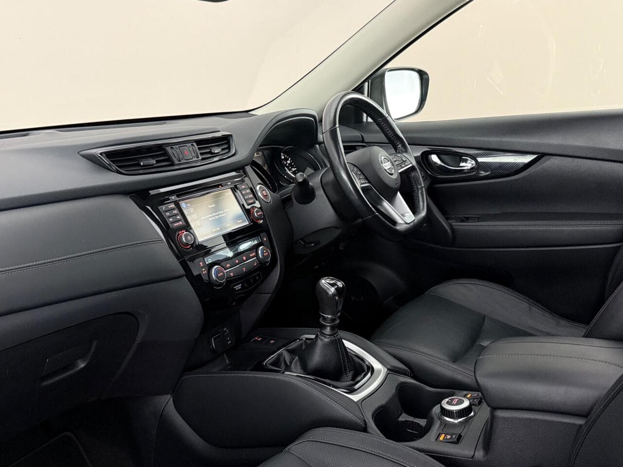 Nissan X-Trail thumbnail Interior Front