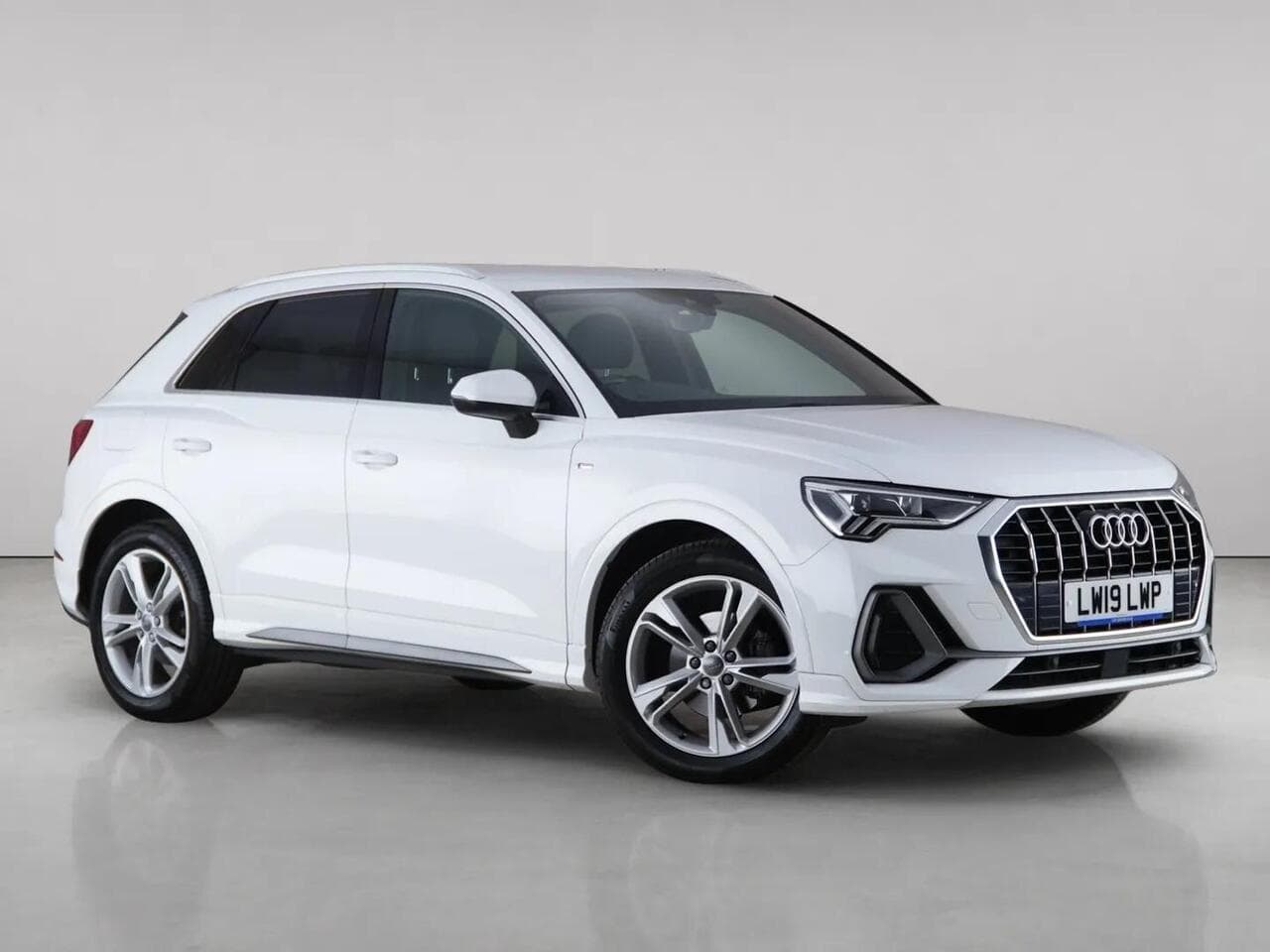 Audi Q3 - Audi Q3 1.5 TFSI CoD 35 S line S Tronic Euro 6 (s/s) 5dr