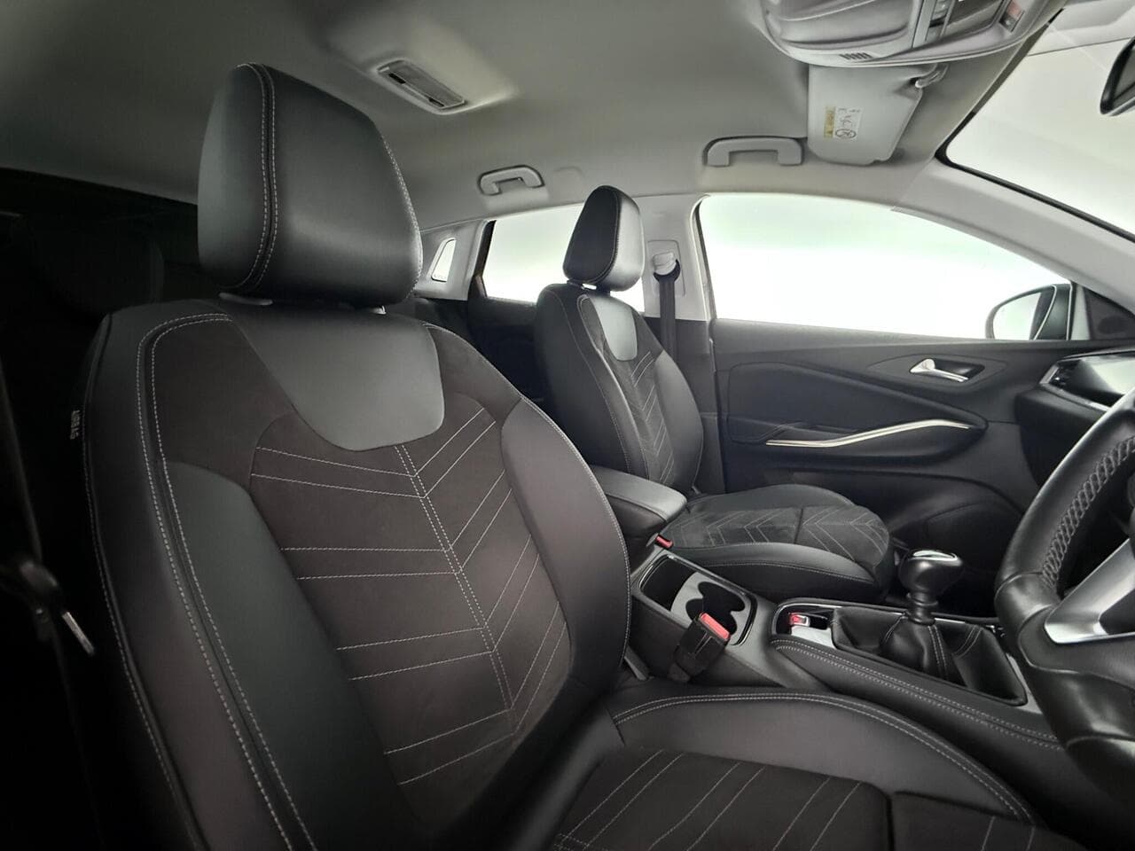 Vauxhall Grandland thumbnail Seat Driver