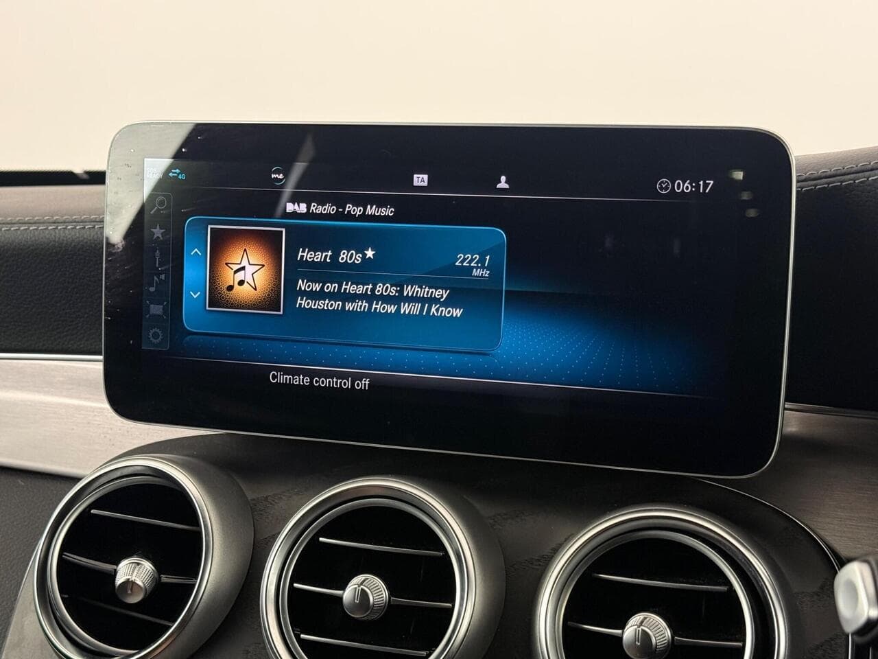 Mercedes-Benz C Class thumbnail Infotainment System