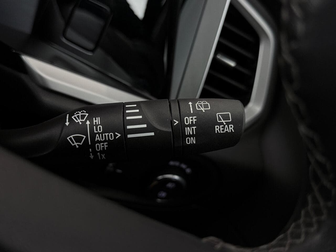 Vauxhall Grandland thumbnail Misc Controls