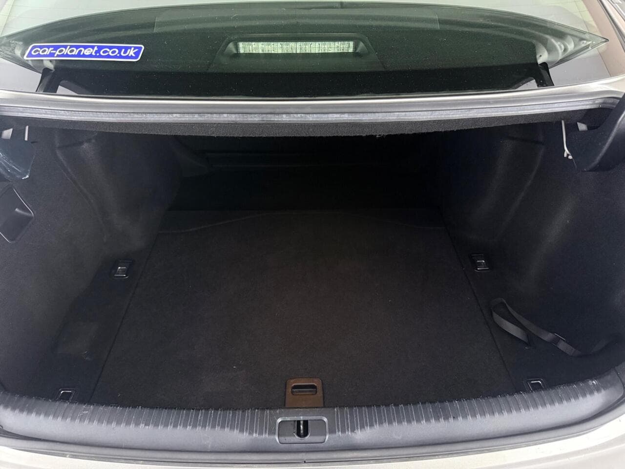 Lexus IS thumbnail Boot