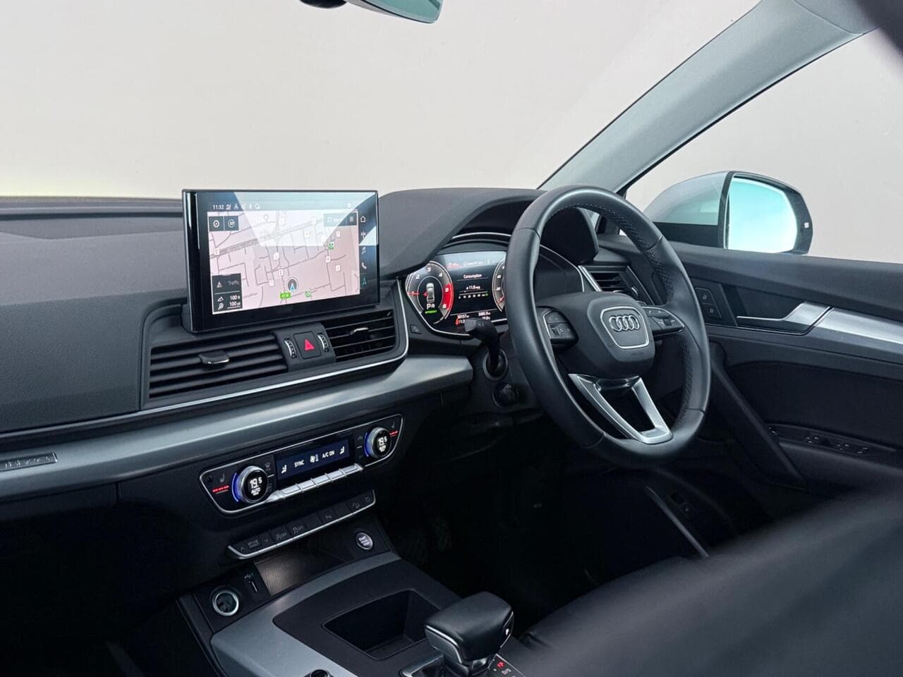 Audi Q5 thumbnail Interior Front