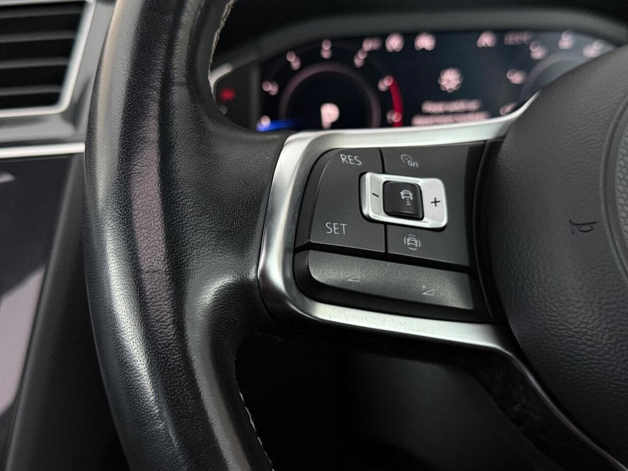 Volkswagen Tiguan thumbnail Misc Controls