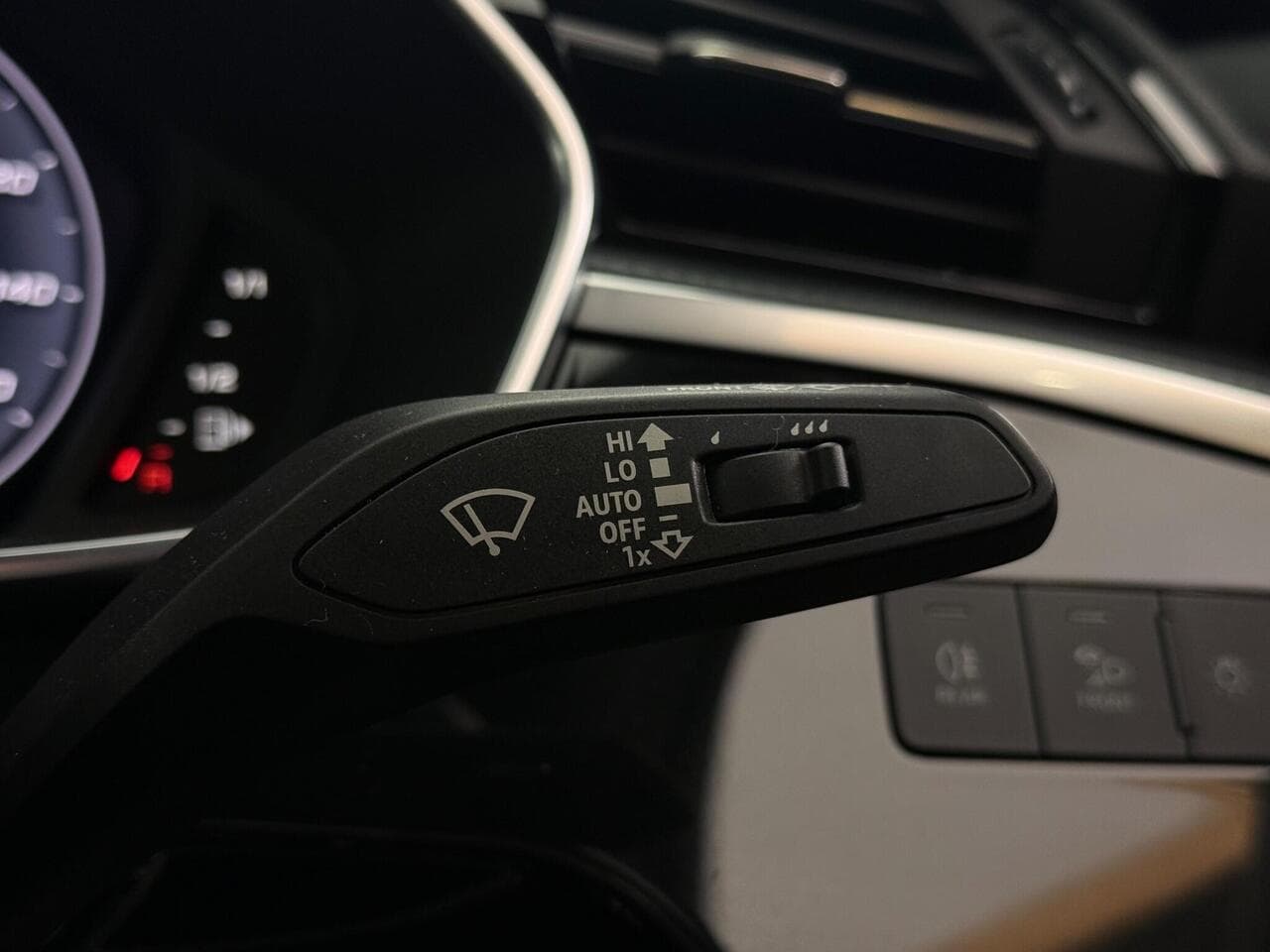 Audi Q3 thumbnail Misc Controls