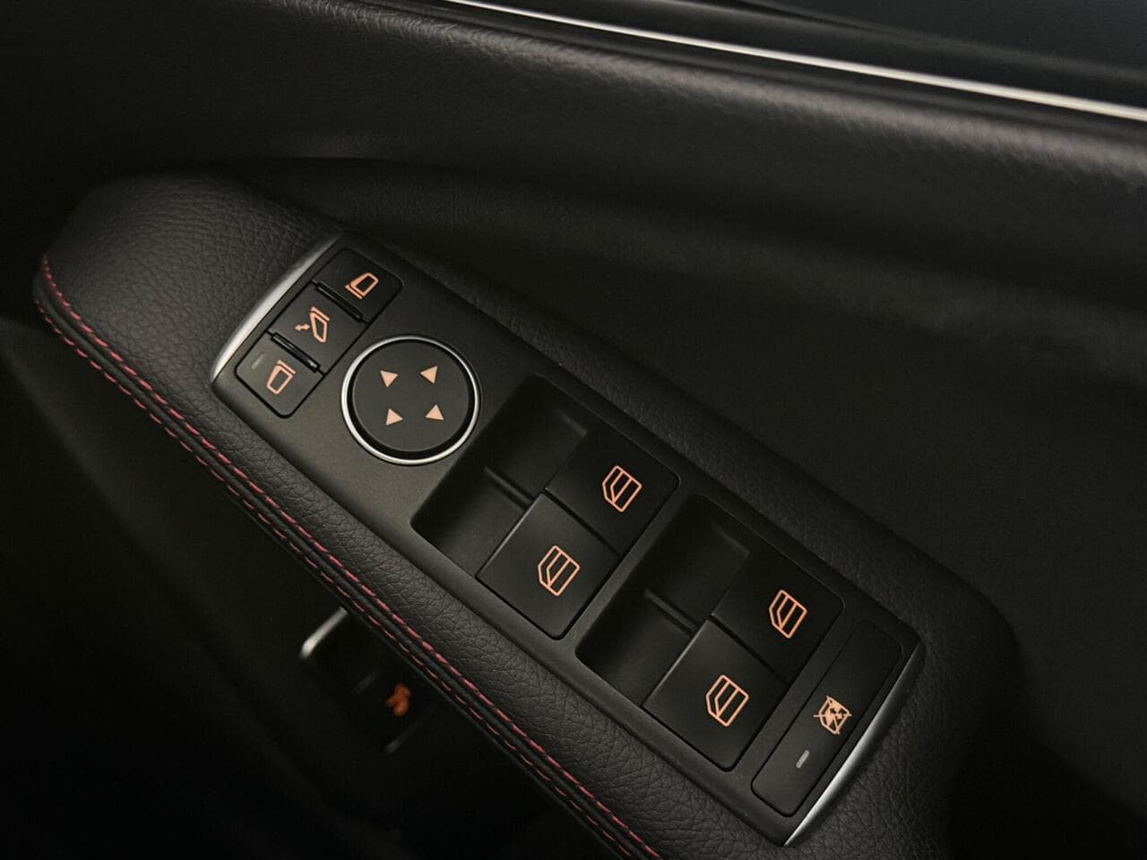 Mercedes-Benz GLA thumbnail Misc Controls