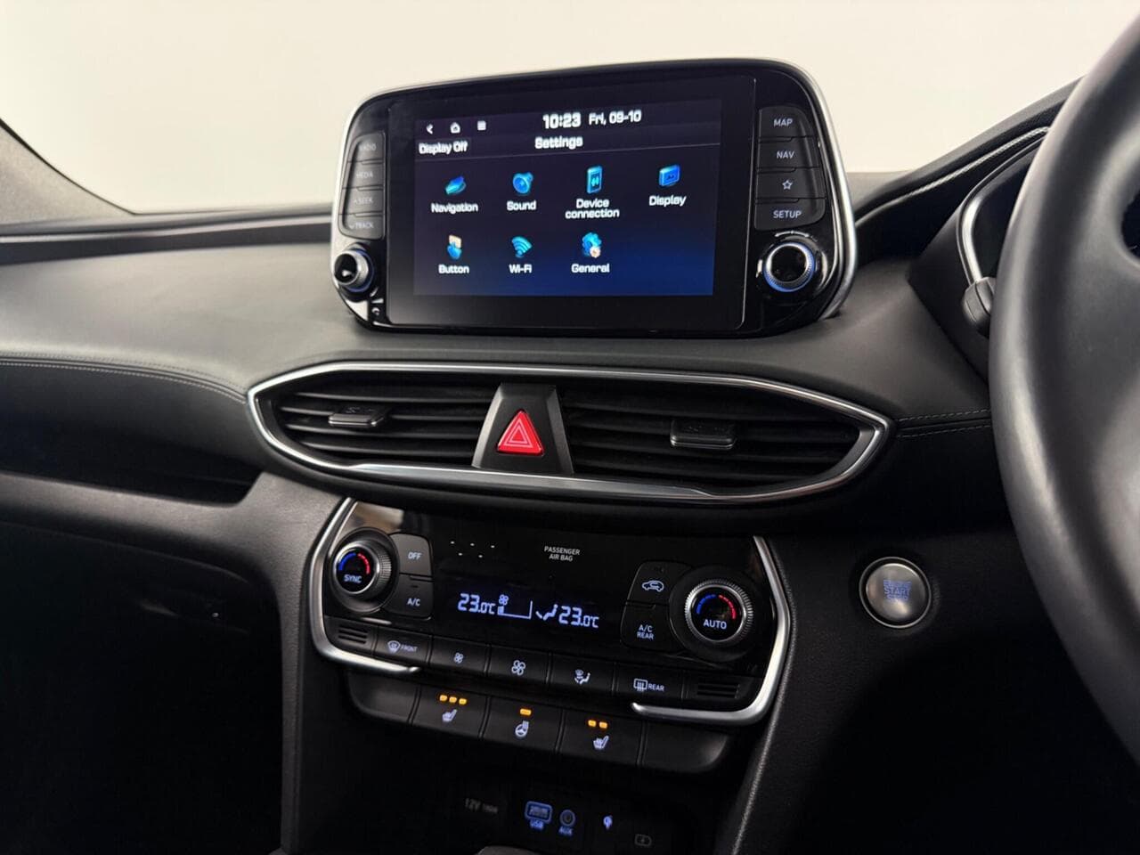 Hyundai Santa Fe thumbnail Infotainment System
