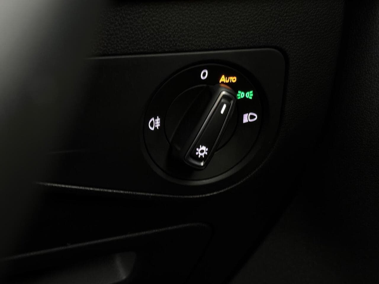 Volkswagen Tiguan thumbnail Misc Controls
