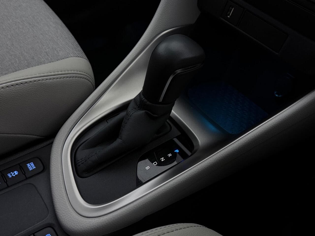Toyota Yaris thumbnail Interior Front