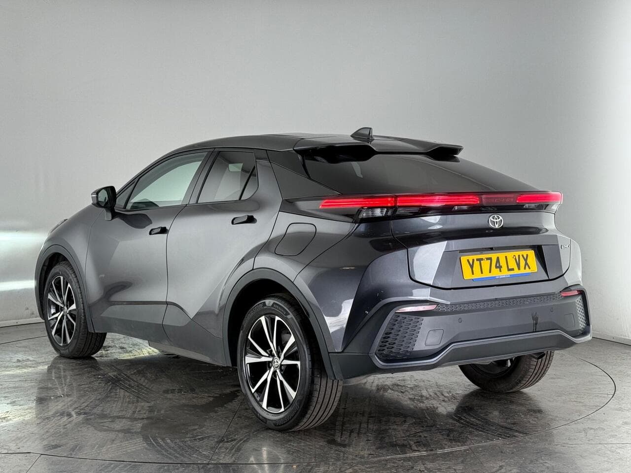 Toyota C-HR thumbnail Rear Left