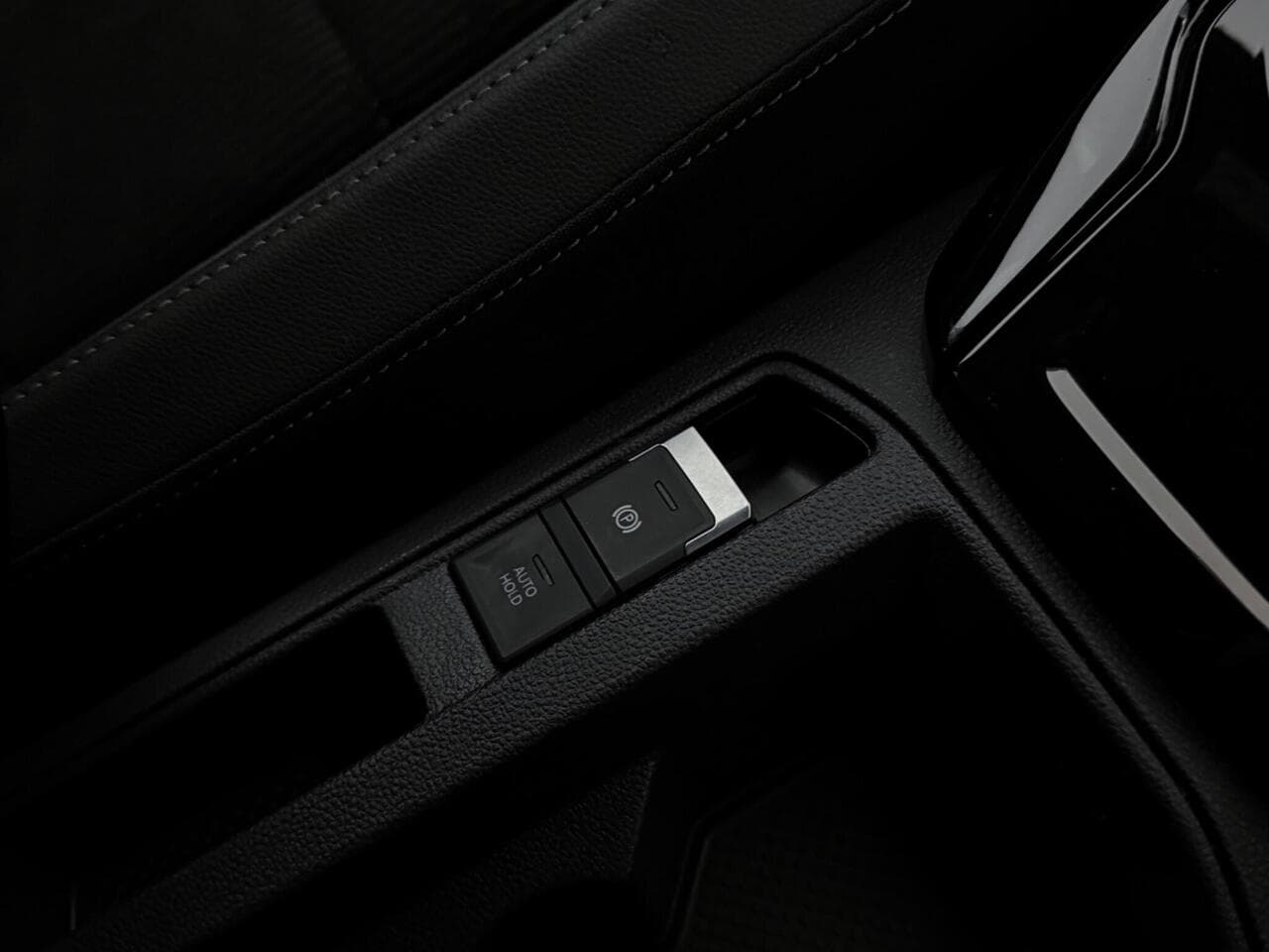Volkswagen T-Roc thumbnail Misc Controls