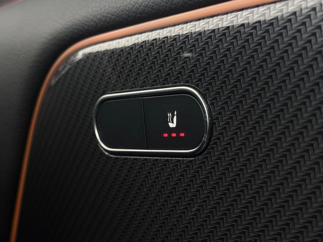 Mercedes-Benz GLA thumbnail Misc Controls