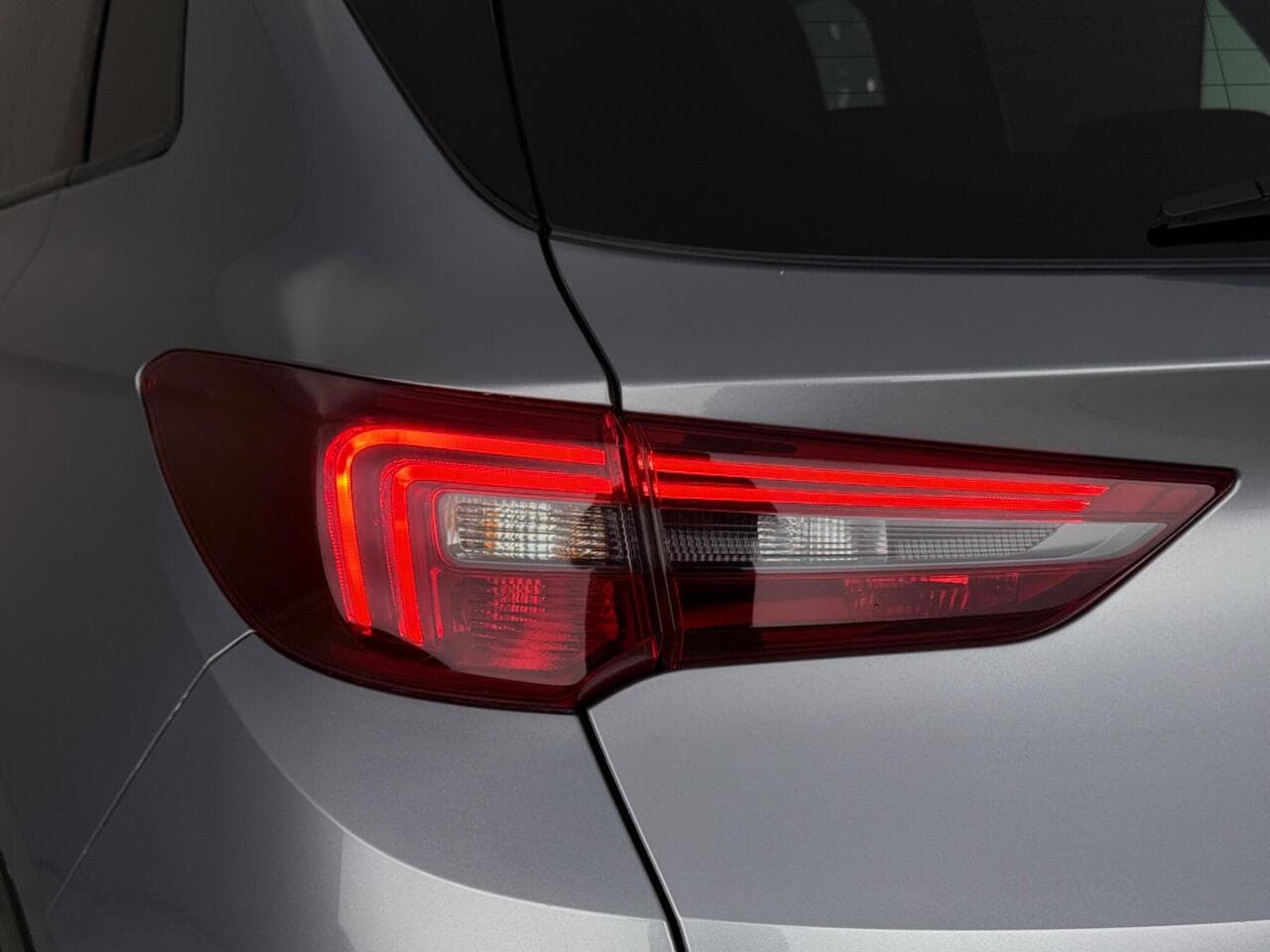 Vauxhall Grandland thumbnail Lights Rear