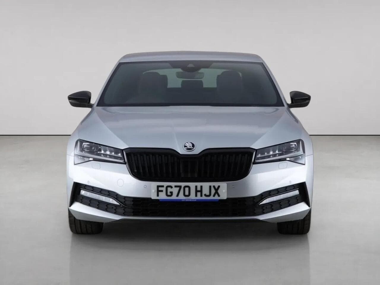 Skoda Superb thumbnail Front