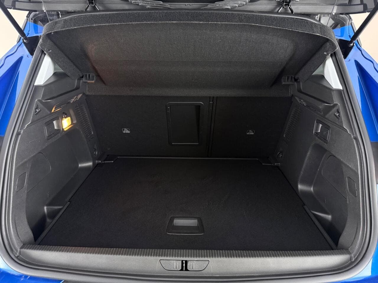 Vauxhall Grandland X thumbnail Boot