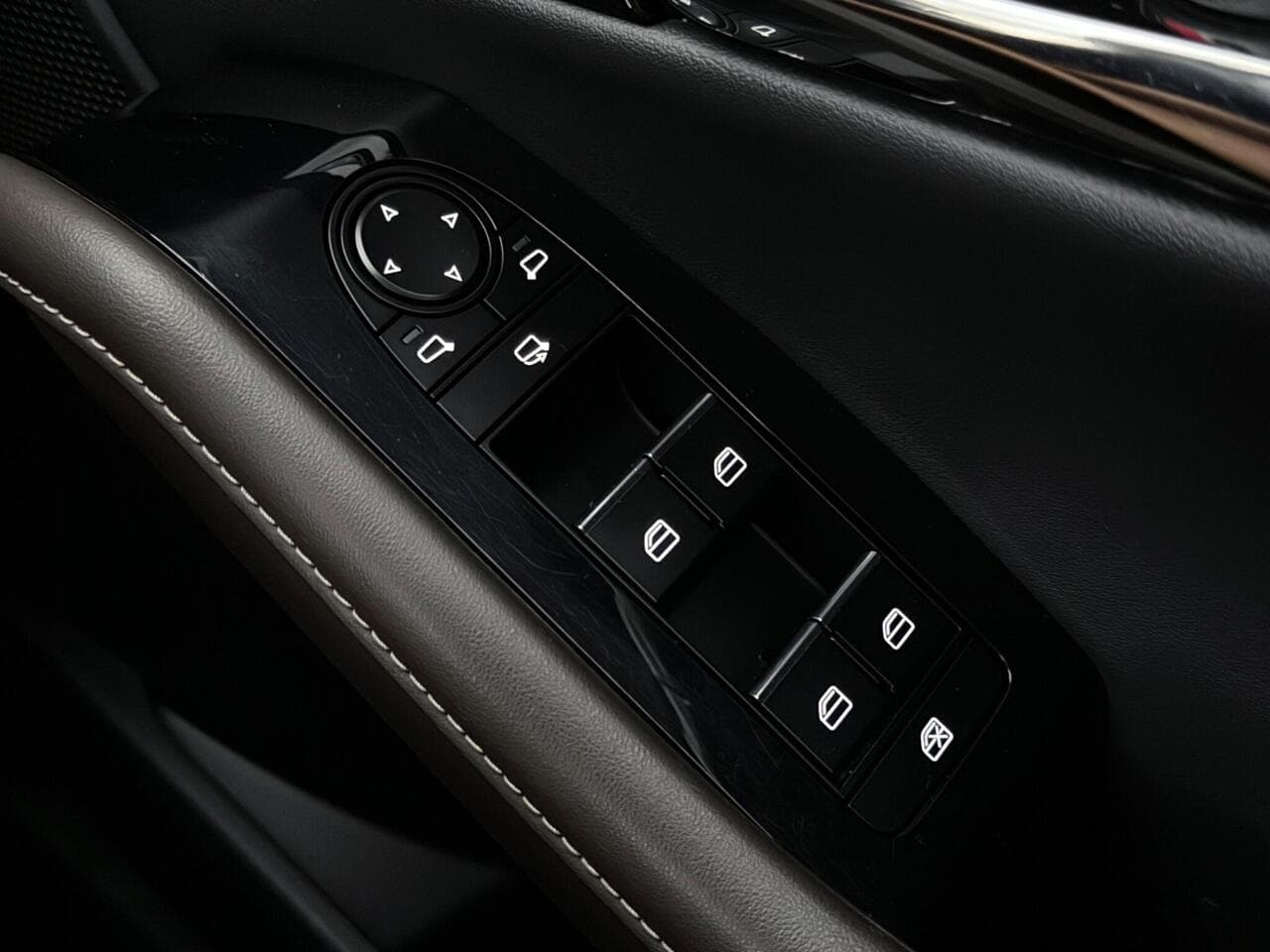 Mazda CX-30 thumbnail Misc Controls