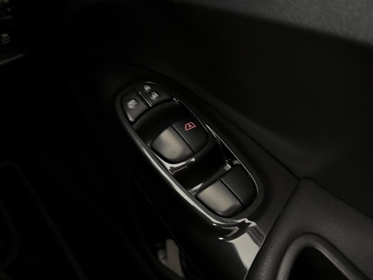 Nissan Juke thumbnail Misc Controls