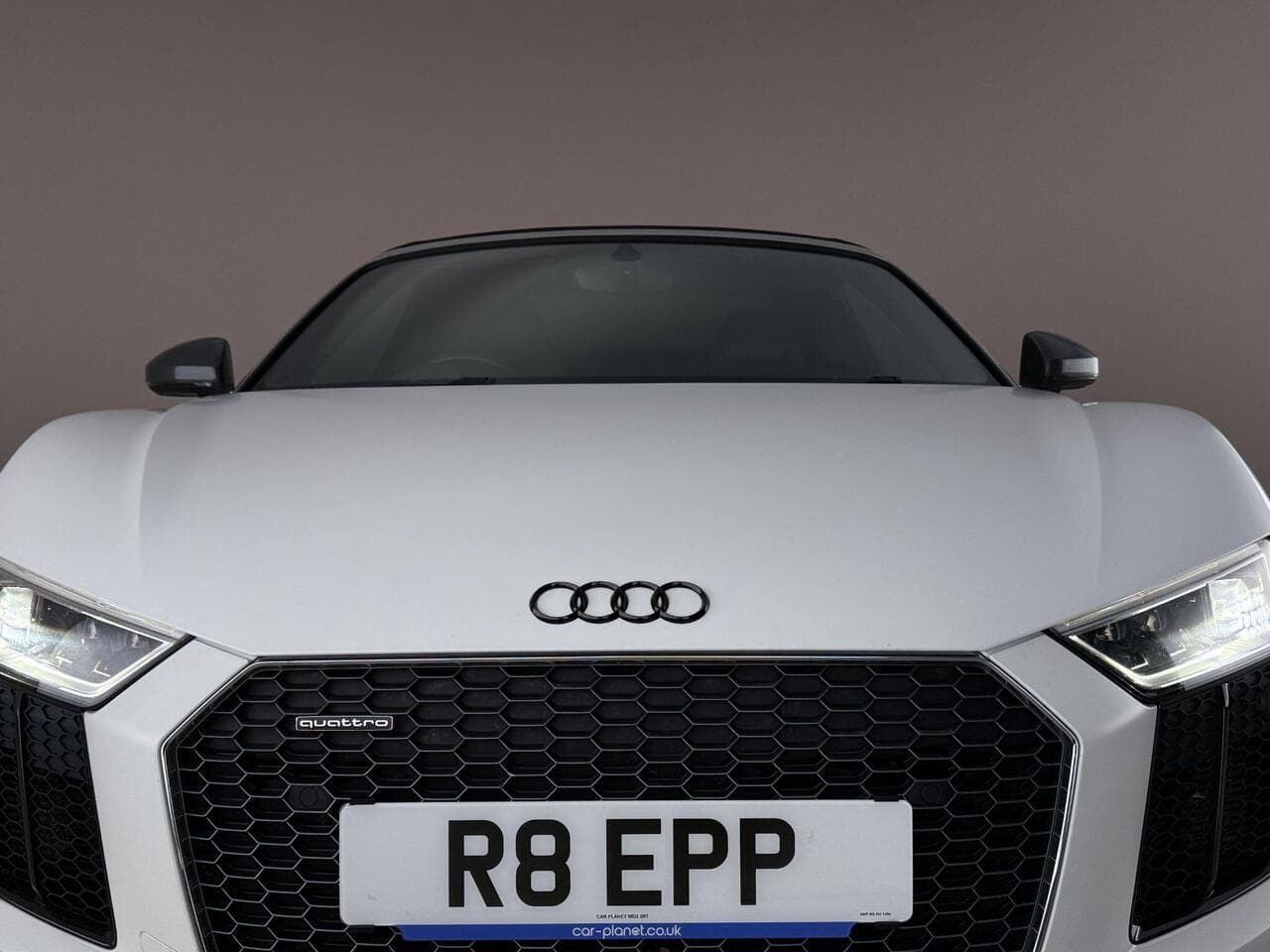 Audi R8 thumbnail Front