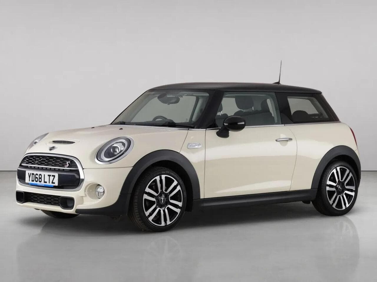 MINI Hatch thumbnail Front Left
