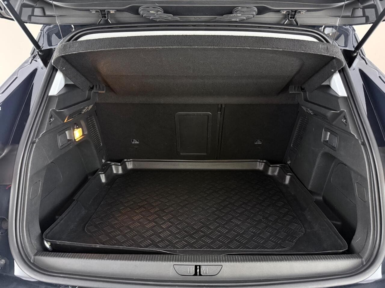 Vauxhall Grandland X thumbnail Boot