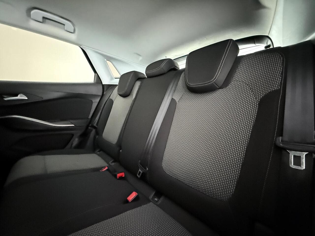 Vauxhall Grandland X thumbnail Seats Rear