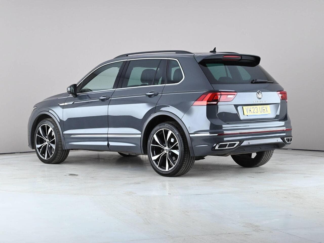 Volkswagen Tiguan thumbnail Side Left
