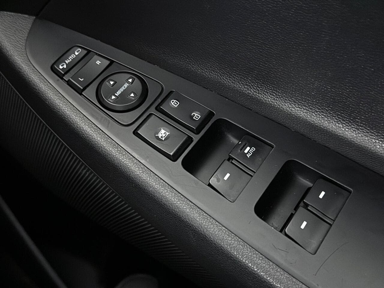 Hyundai TUCSON thumbnail Misc Controls
