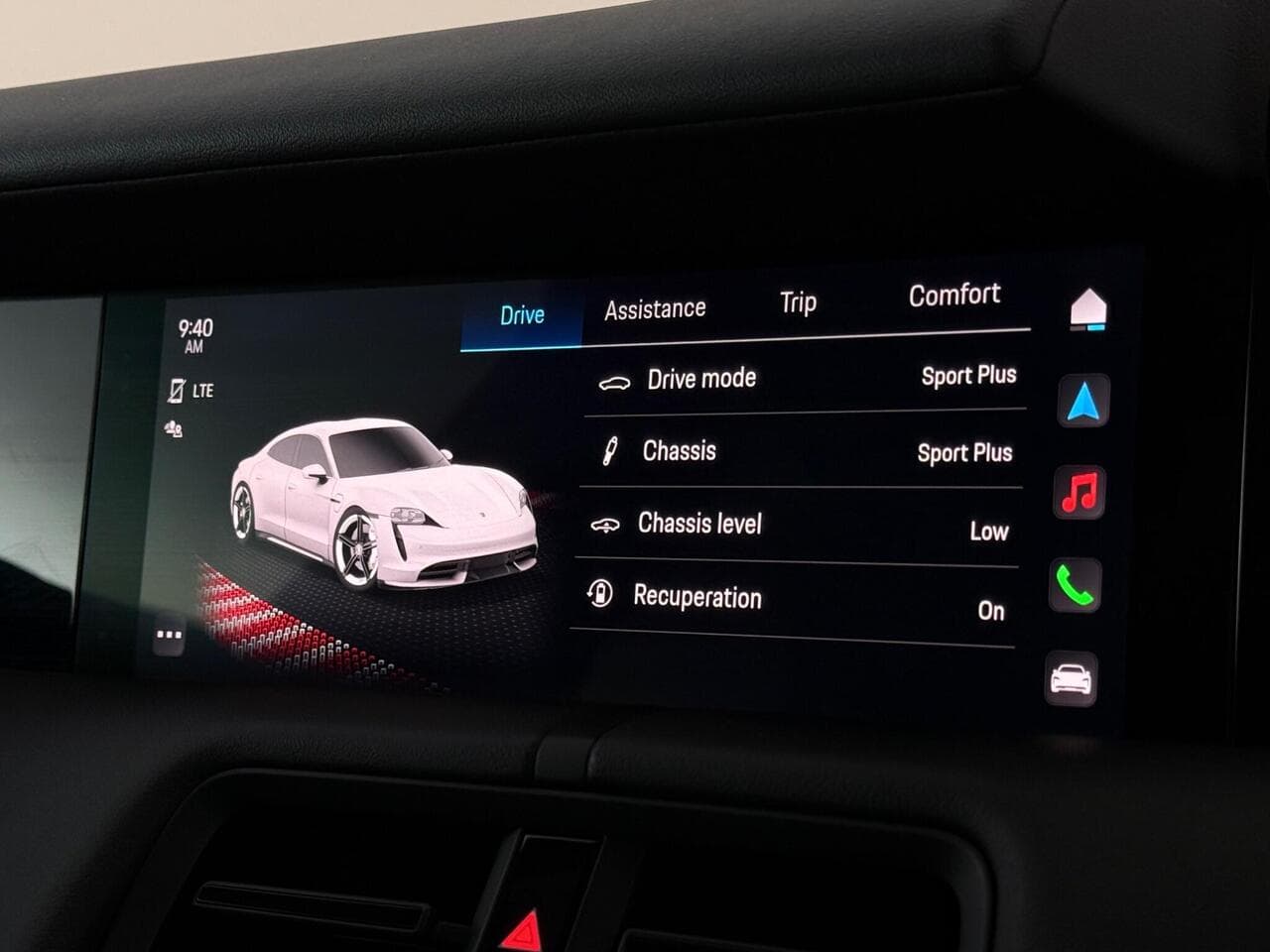 Porsche Taycan thumbnail Infotainment System