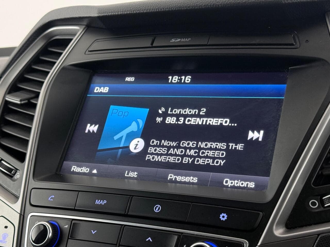Hyundai Santa Fe thumbnail Infotainment System