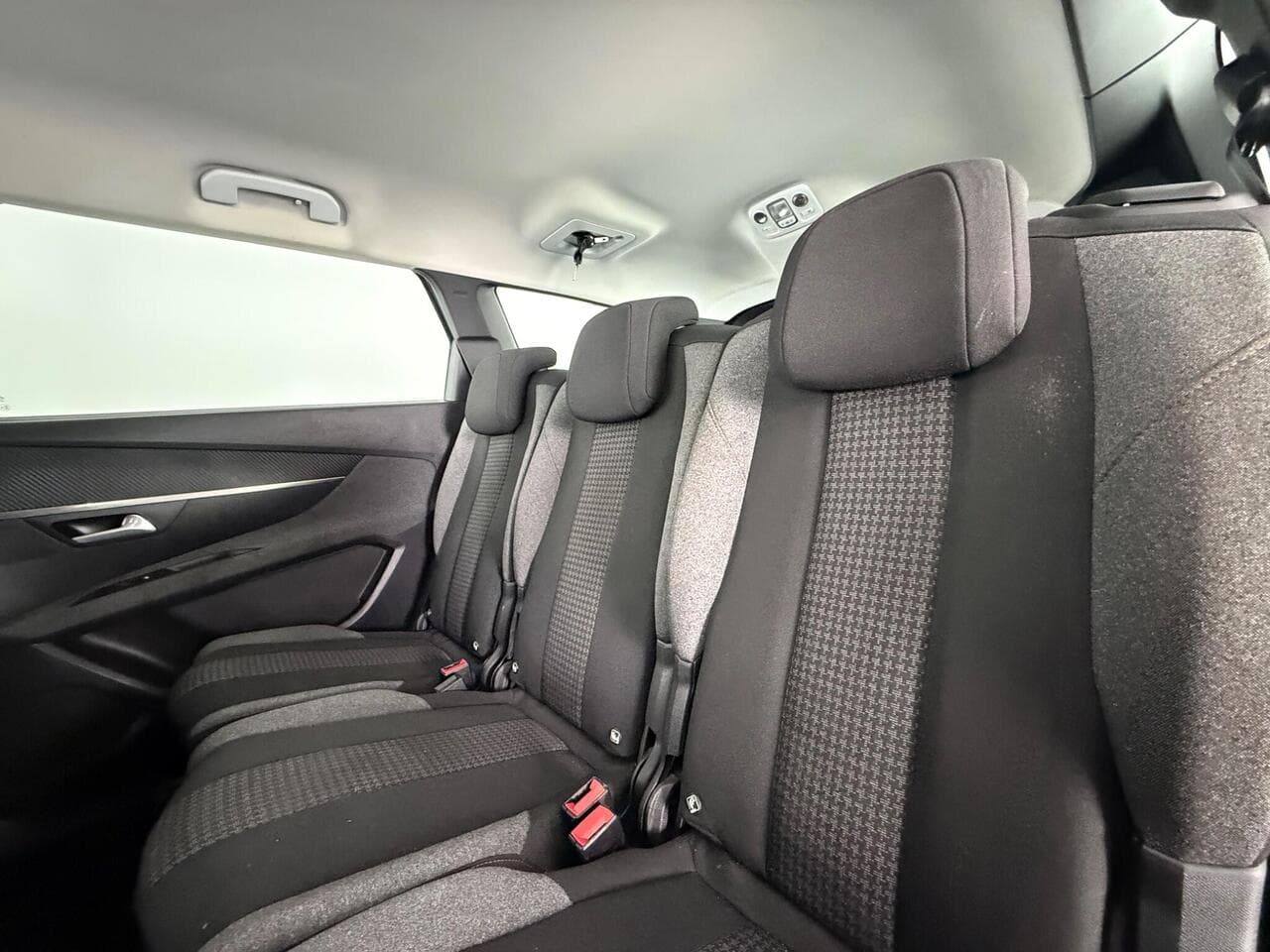 Peugeot 5008 thumbnail Seats Rear