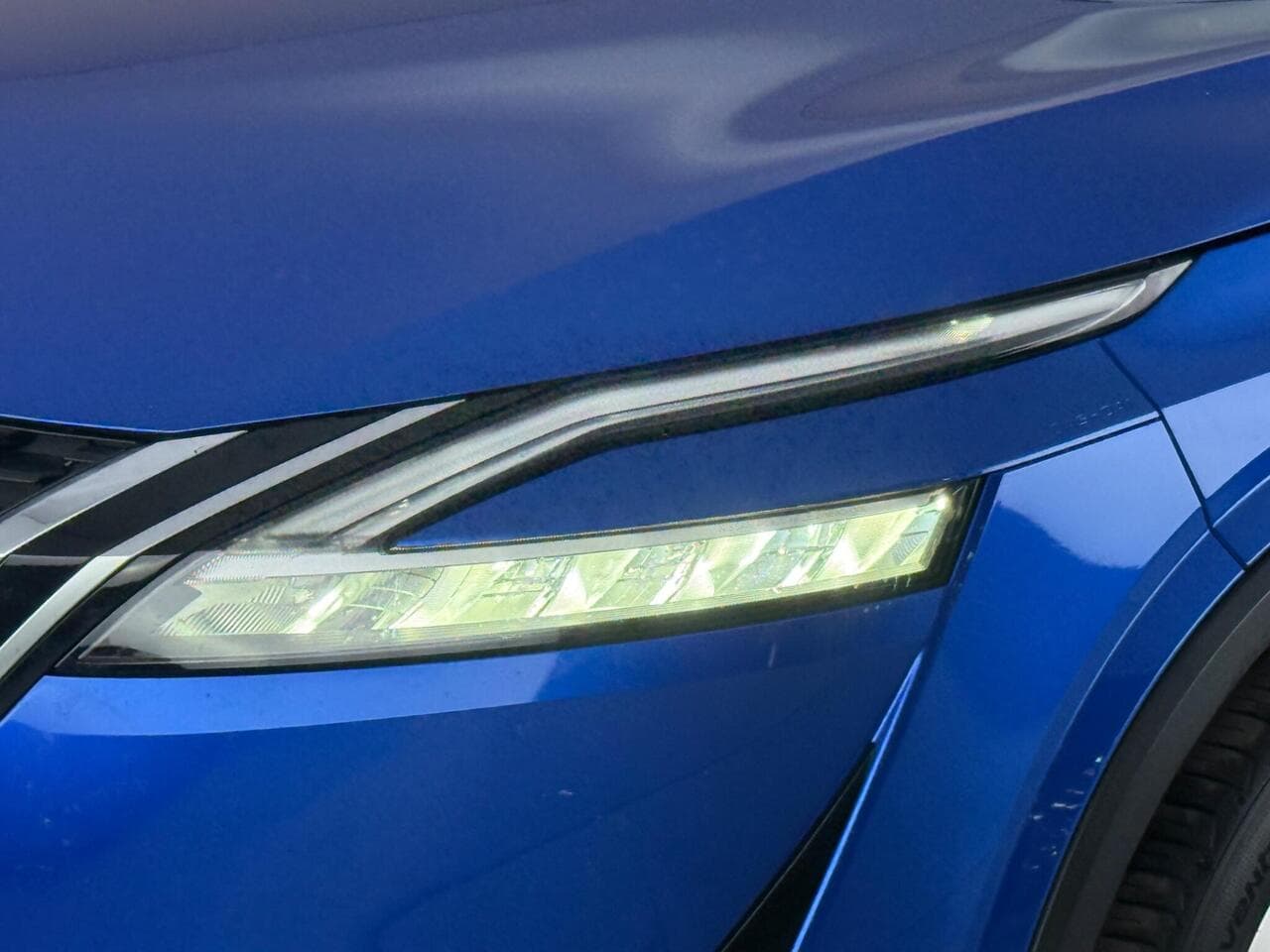 Nissan Qashqai thumbnail Lights Front