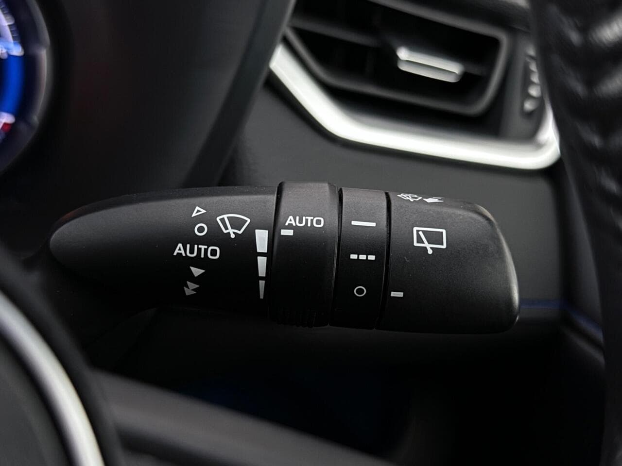 Toyota RAV4 thumbnail Misc Controls