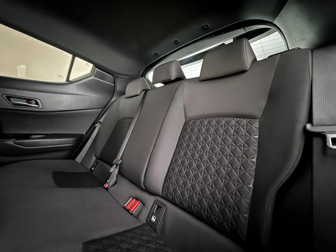 Toyota C-HR thumbnail Seats Rear