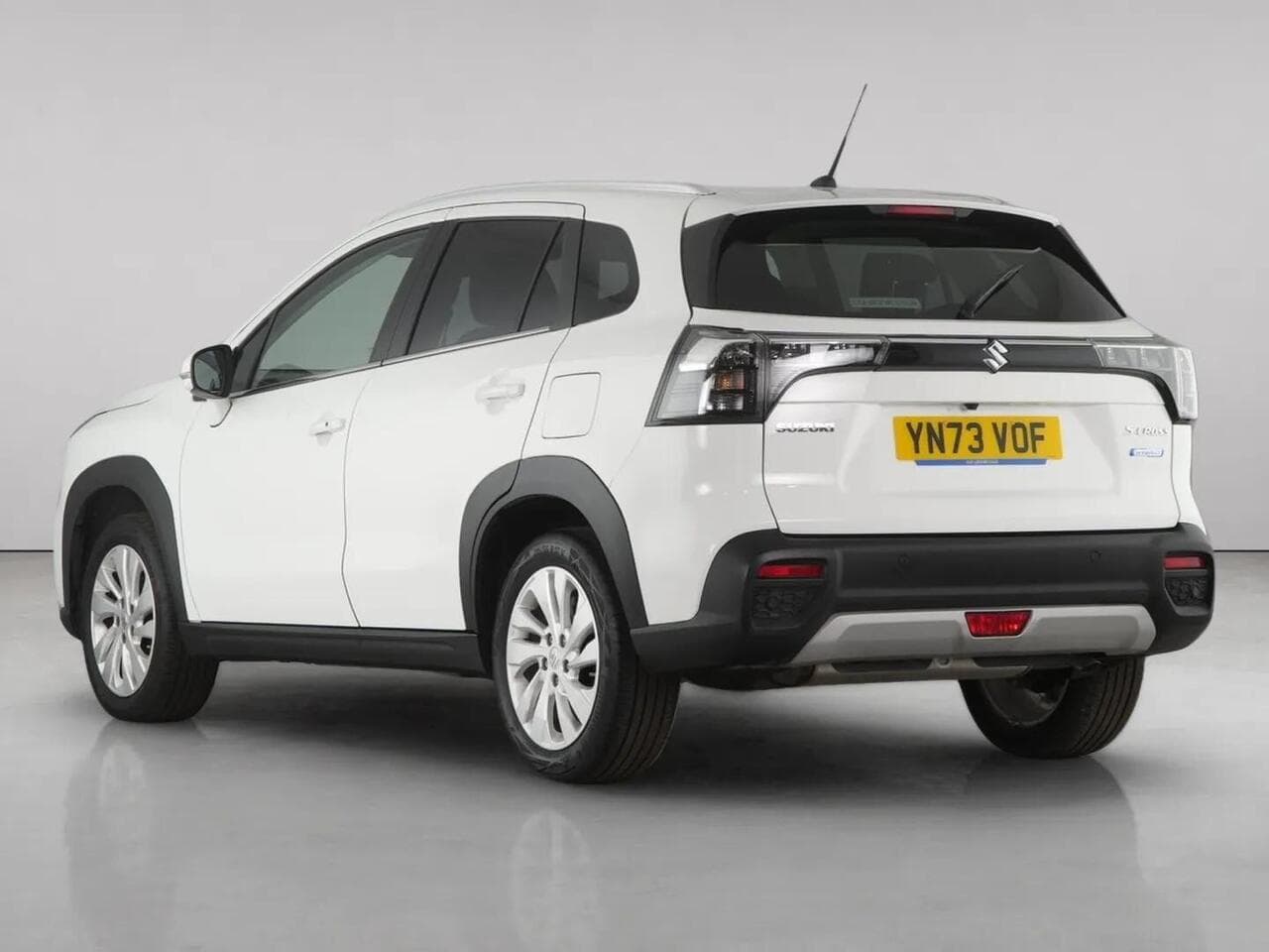 Suzuki S-Cross thumbnail Rear Left