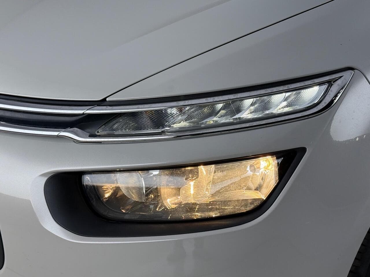 Citroen Grand C4 SpaceTourer thumbnail Lights Front