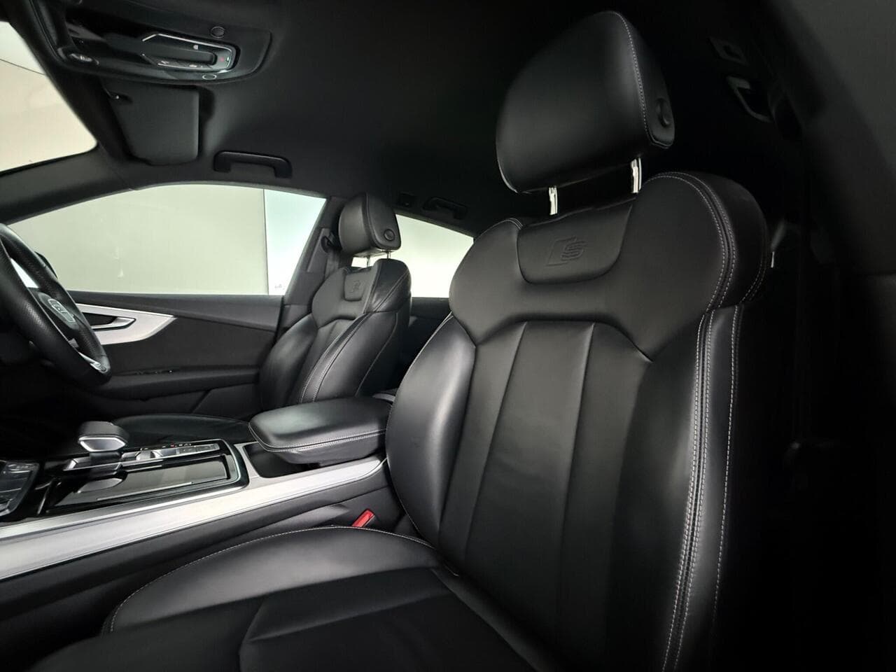 Audi Q8 thumbnail Seat Front Passenger