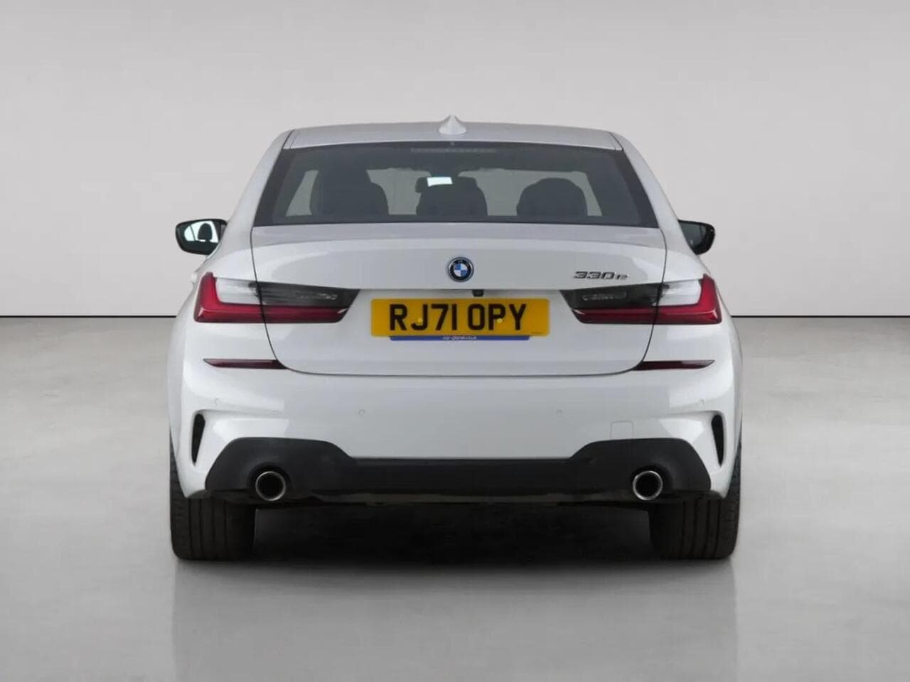 BMW 3 Series thumbnail Rear