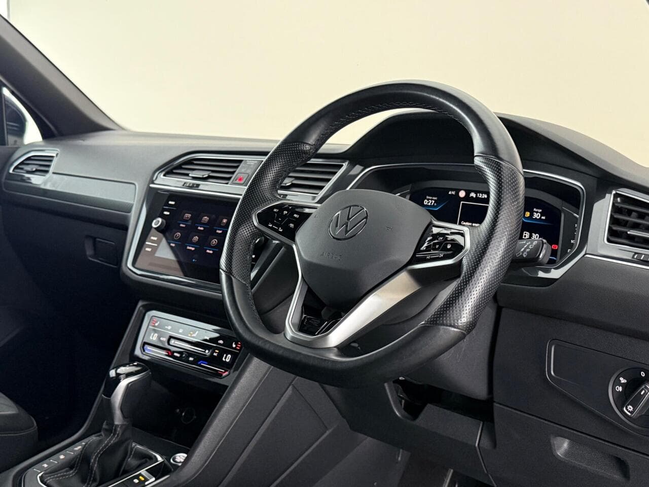 Volkswagen Tiguan Allspace thumbnail Interior Front