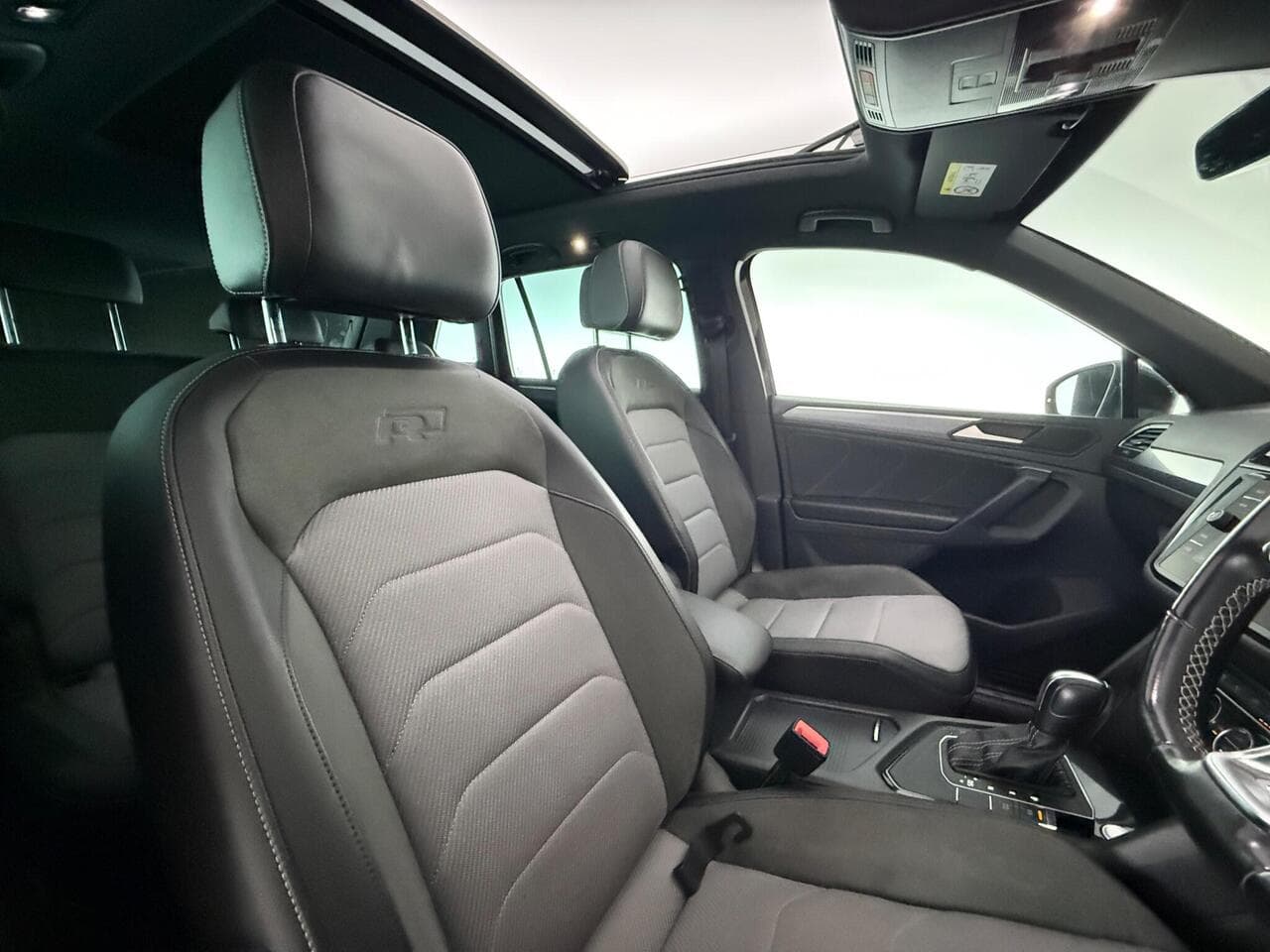 Volkswagen Tiguan thumbnail Seat Driver