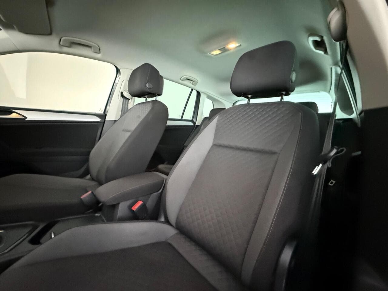 Volkswagen Tiguan thumbnail Seat Front Passenger