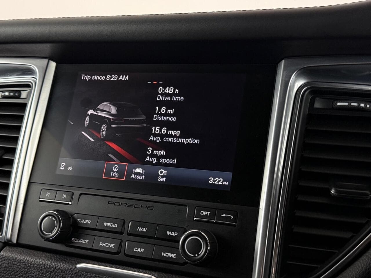 Porsche Macan thumbnail Infotainment System