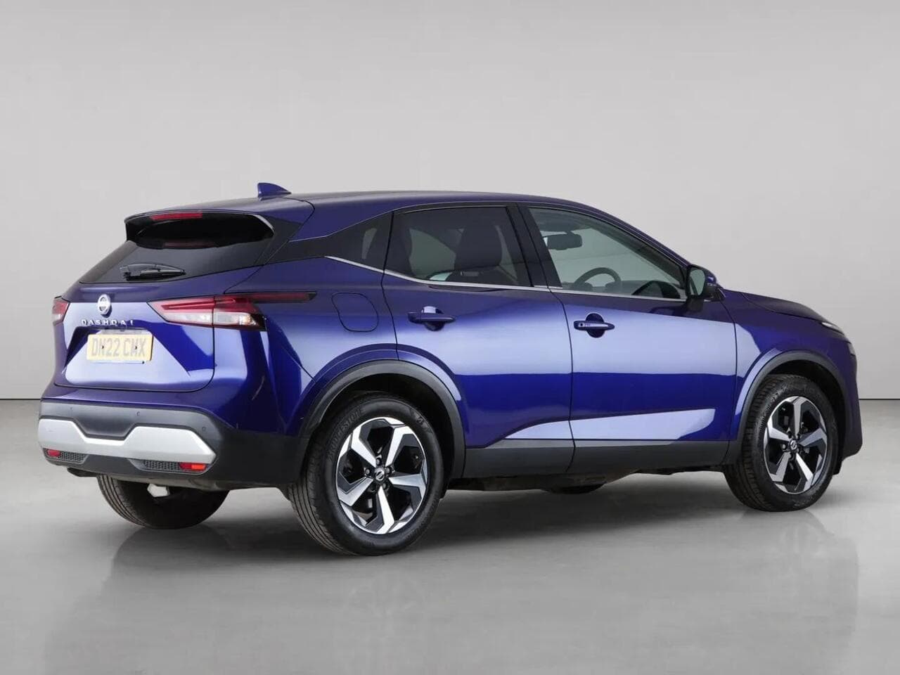 Nissan Qashqai thumbnail Side Right