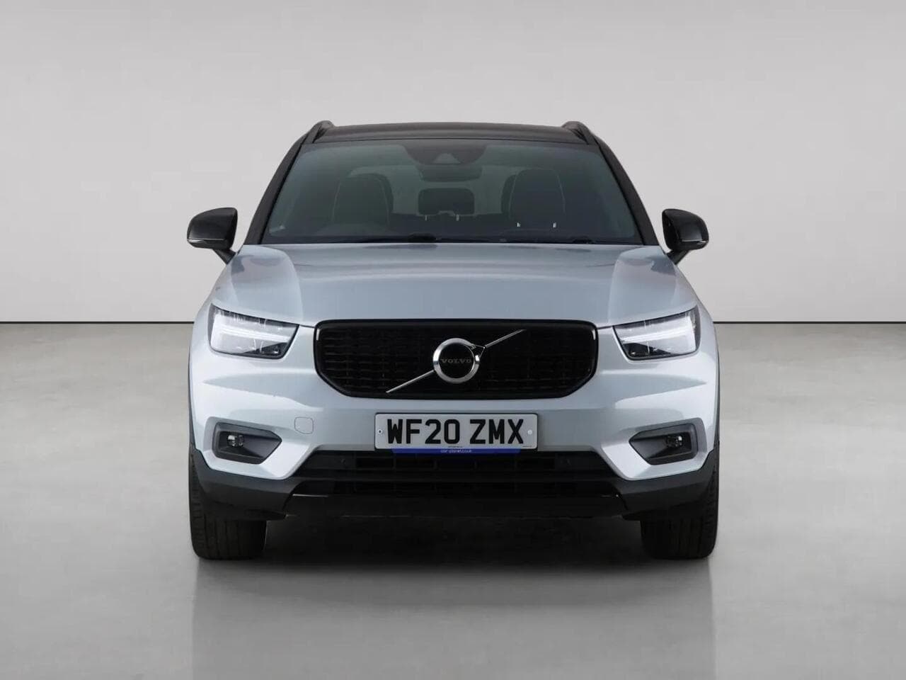 Volvo XC40 thumbnail Front