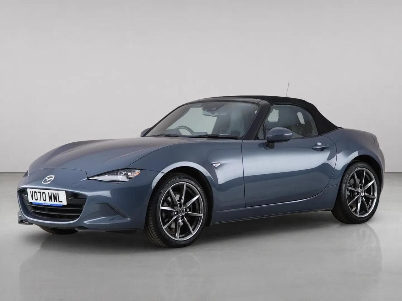 Mazda MX-5 thumbnail Front Left